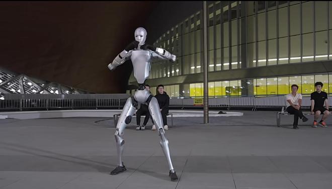 从“能跑”到“更像人”宇树科技发布仿生人形机器人H2掀起具身智能竞速潮(图2)