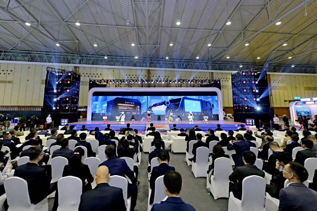 易倍体育网站：中央广播电视总台“智享未来——保姆机器人大会”成都智慧康养机器人展演启幕