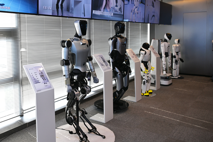 易倍体育网站：浦东引领区产业生态“沃土”结硕果智元机器人“跑”出加速度(图2)