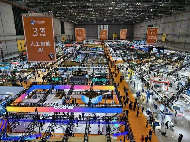 一张图预测15年后的自己进博会剧透万物皆可“AI”时代
