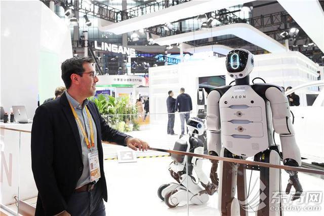 Emc易倍体育：大国“展”略｜从机械臂到具身机器人：进博会见证制造业“智变”(图2)