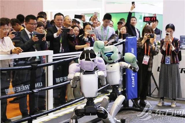 Emc易倍体育：大国“展”略｜从机械臂到具身机器人：进博会见证制造业“智变”(图4)