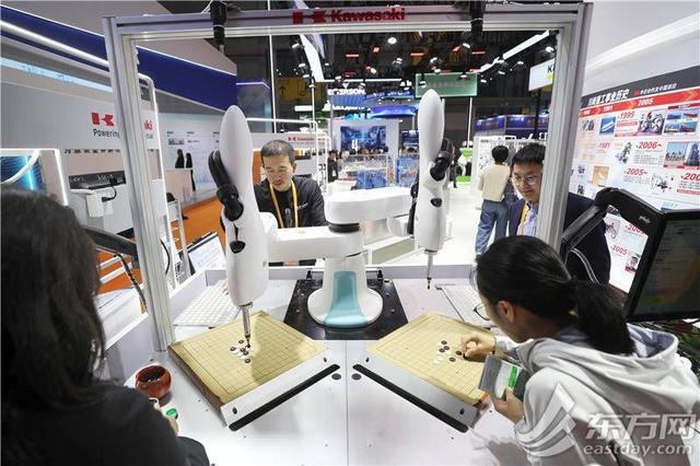 Emc易倍体育：大国“展”略｜从机械臂到具身机器人：进博会见证制造业“智变”(图7)