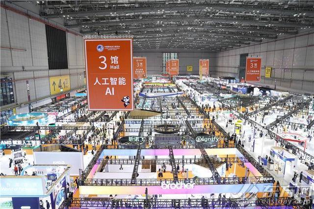 Emc易倍体育：大国“展”略｜从机械臂到具身机器人：进博会见证制造业“智变”(图10)