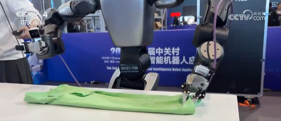 易倍体育网站：观察·中国引领机器人产业变革“硬科技突破+场景化落地”双向发力加速迭代(图3)