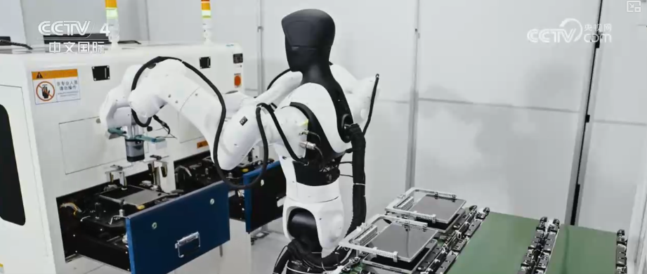 易倍体育网站：观察·中国引领机器人产业变革“硬科技突破+场景化落地”双向发力加速迭代(图7)