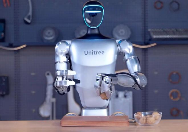 易倍体育网站：2024年人形机器人四大趋势凸显2025年将行至何方？(图2)