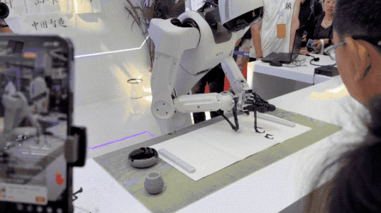 人形机器人热潮与冷思考｜实探2024世界机器人大会(图4)