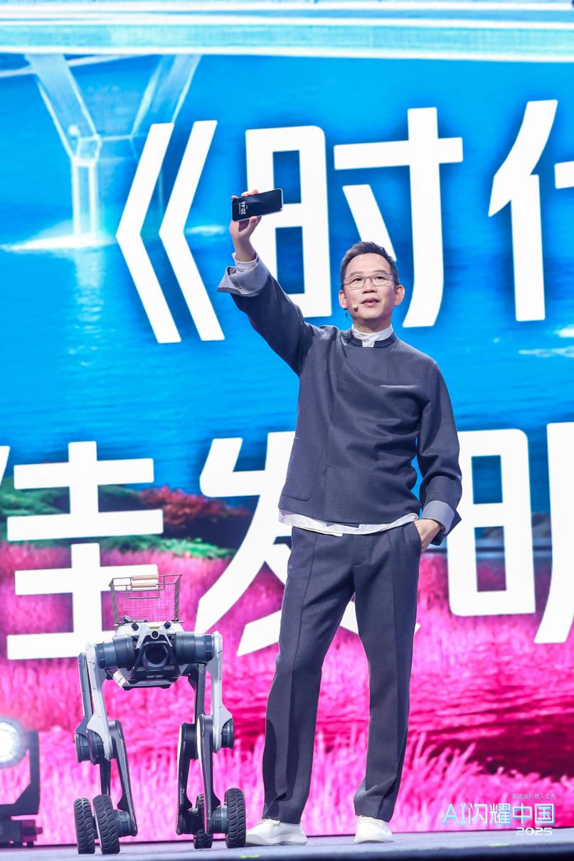 机器狗遇见手机机器人：一场科技人文秀背后的AI终端进化论(图2)