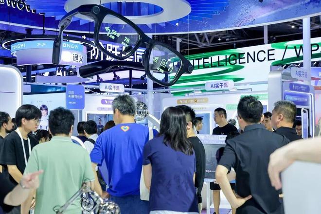 易倍体育网站:夸克AI眼镜刷屏!是颠覆性黑科技还是又一款“智商税”?我们实测后发现…(图2)