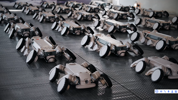 Emc易倍体育：速度彰显实力！智身科技第5000台具身智能机器人量产交付创行业新里程碑(图3)