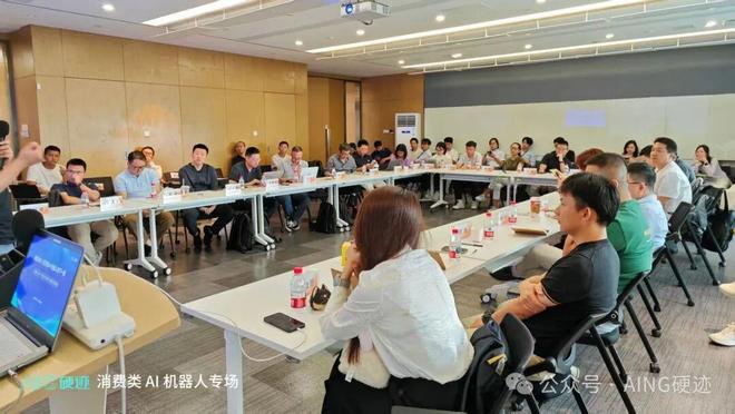 Emc易倍体育:硬迹特辑2025年消费类AI硬件事件年度回顾(图34)