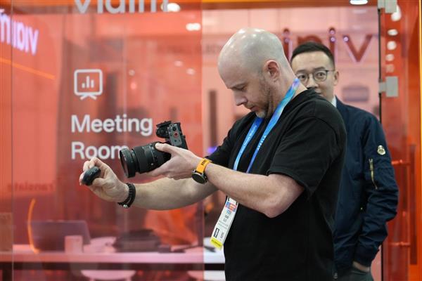 未来智能全球化品牌viaim登陆CES2026描绘全场景AI办公生态新图景(图6)