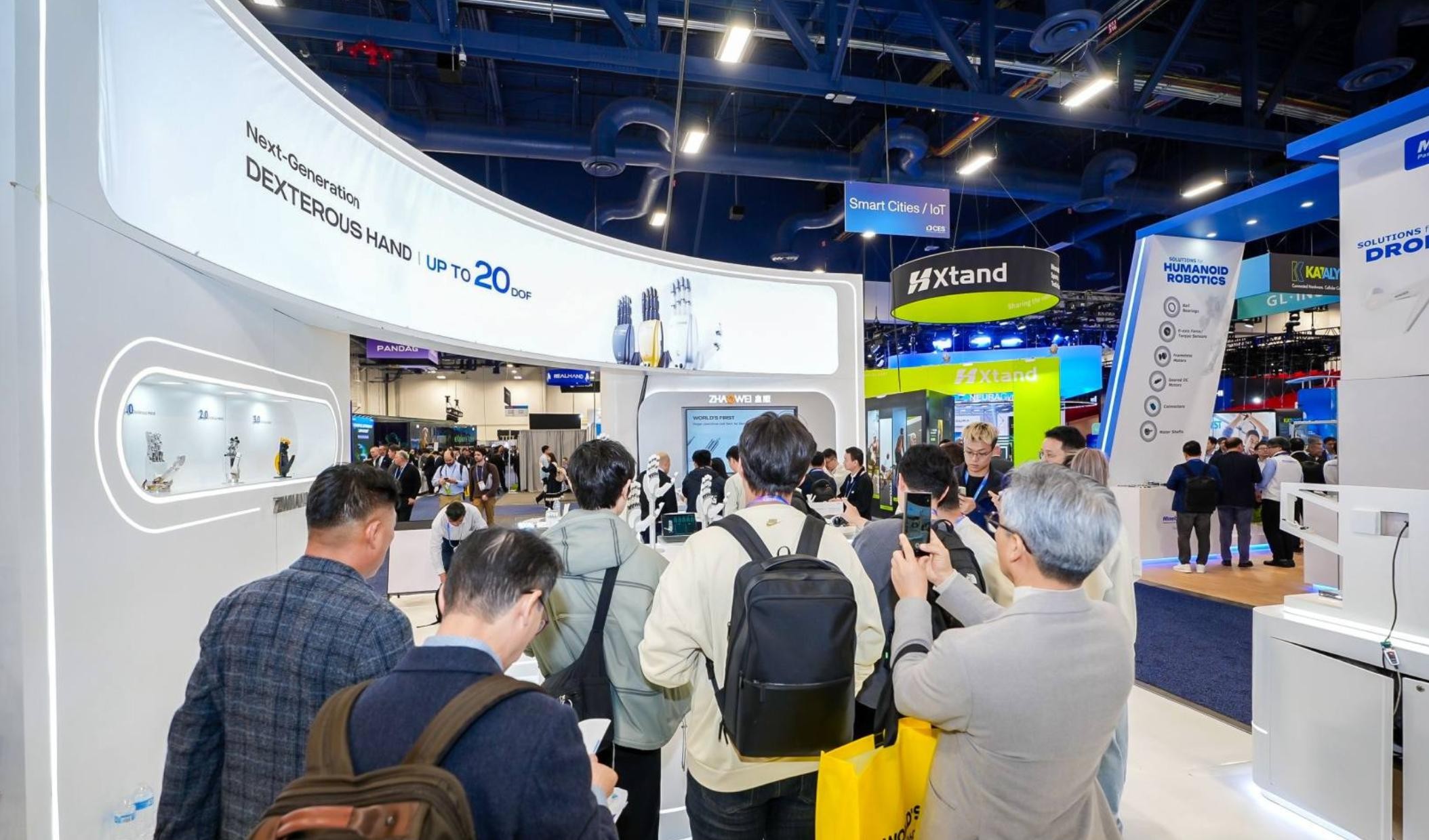 易倍体育网站:CES2026机器人板块聚焦具身智能国产灵巧手ZWHAND技术突破成焦点(图2)