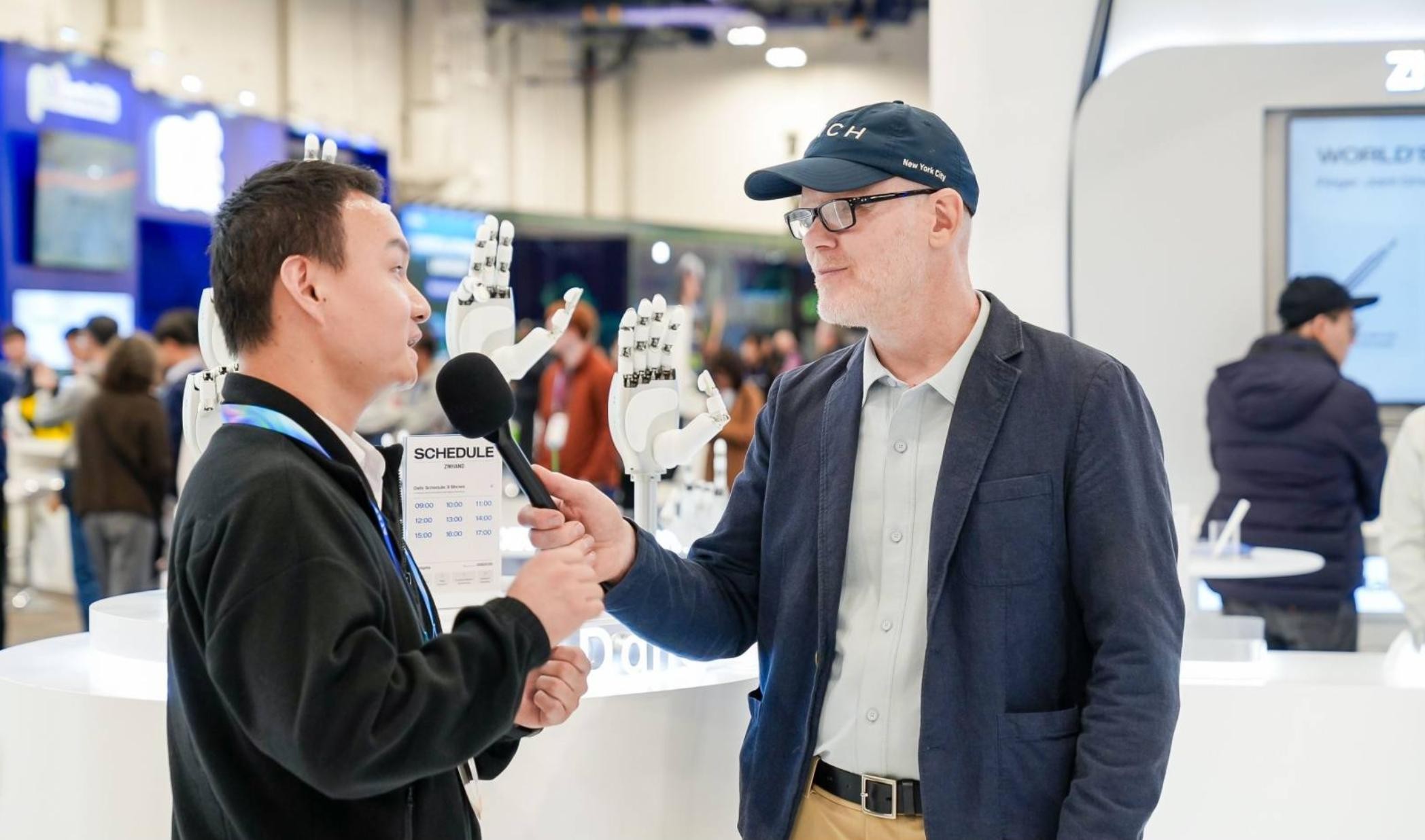 易倍体育网站:CES2026机器人板块聚焦具身智能国产灵巧手ZWHAND技术突破成焦点(图4)