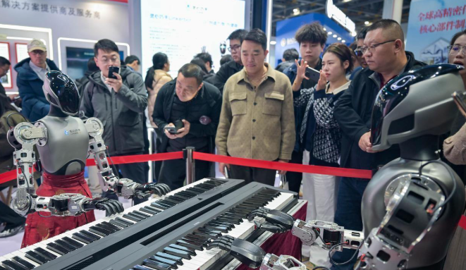 具身智能机器人“开大会”跳舞、干活、找东西样样行！(图1)