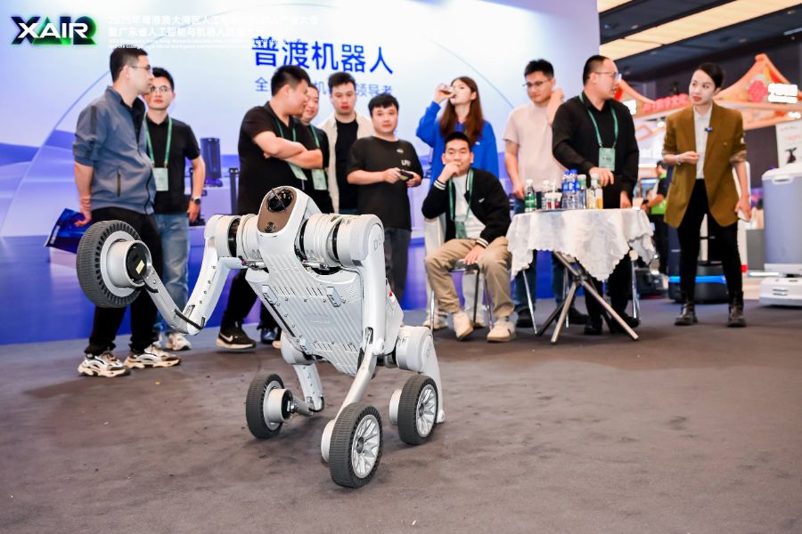 Emc易倍体育:专访全国人大代表陈志清:广东积极打造人工智能与机器人产业高地(图1)