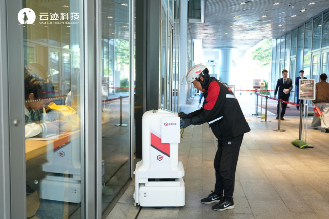 云迹科技与顺丰同城达成战略合作“骑手+机器人”新模式全国落地推动楼宇智能服务走向规模化落地(图2)