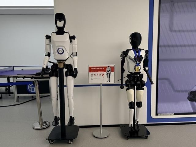 聚才攻关破壁垒中原智造机器人跑出“科技加速度”(图1)