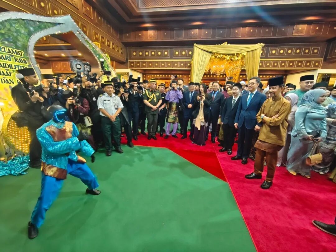 易倍体育网站：中国具身智能机器人在文莱闪亮首秀