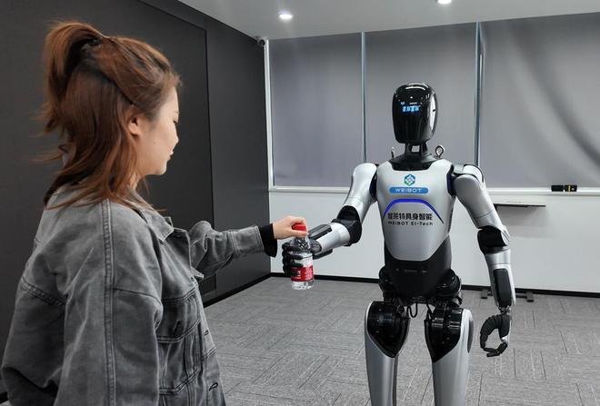 竞逐新赛道|星际V人形机器人身怀多项技能(图2)