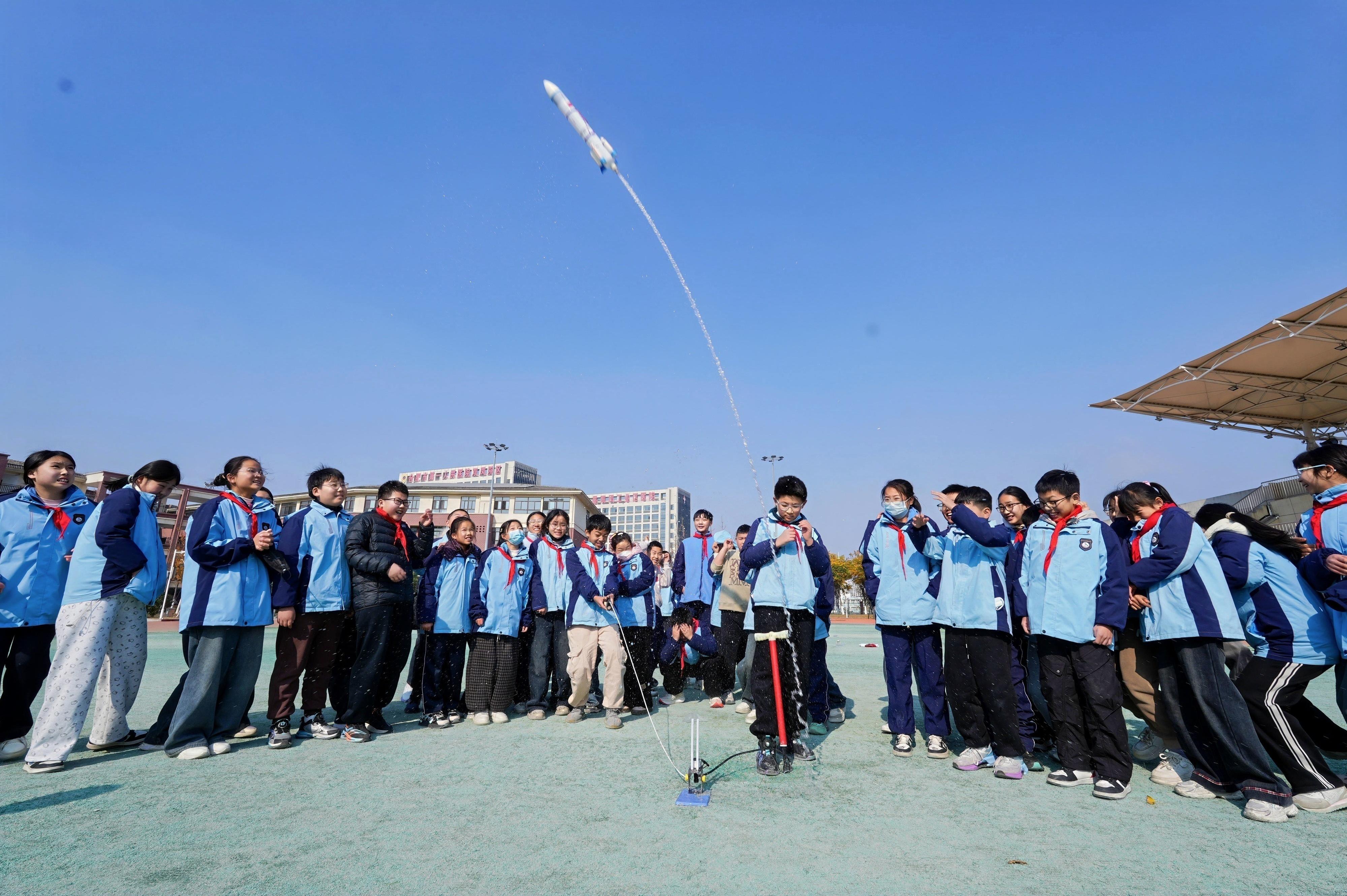 Emc易倍体育:一核五阶多维:让县域孩子的科学梦想破土而出(图2)