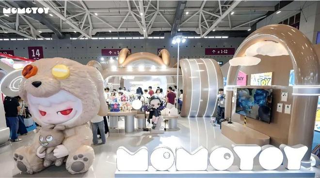 【AI硬件探秘】成立4个月估值超2亿：999足金盲盒+AI情感交互MOMOTOY做对了什么？(图2)