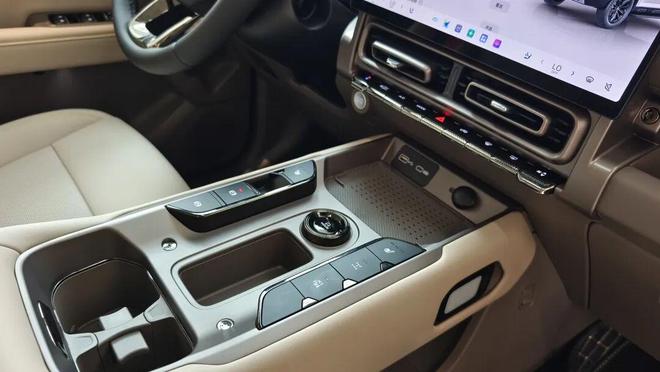 王濛代言的方盒子19万开卖头顶激光雷达底盘能“预瞄”路况(图12)