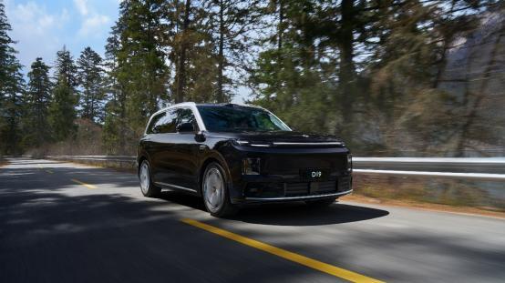 易倍体育网站：售2198万起旗舰9系SUV零跑D19正式上市(图2)